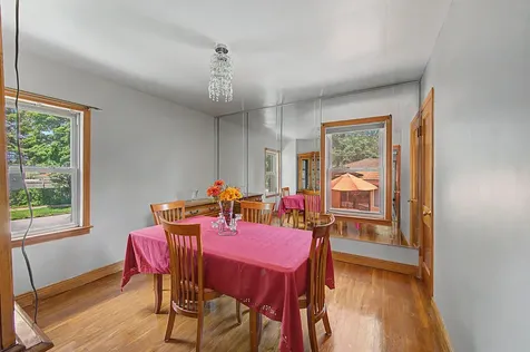 11301 South Avenue H Chicago IL 60617
