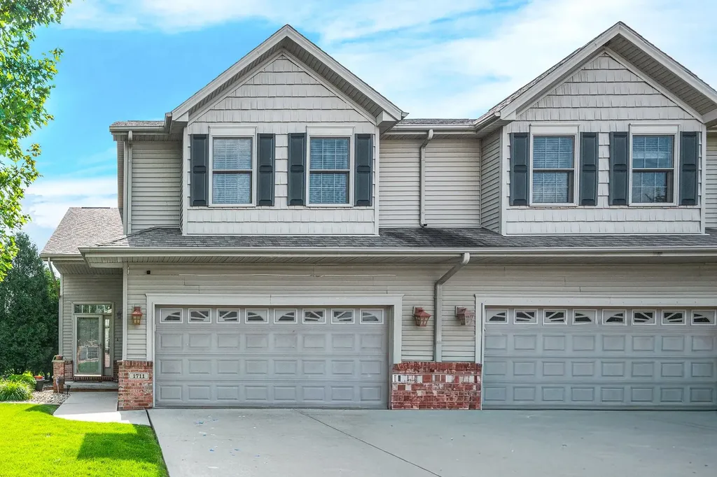 1711 Glenbridge Road Bloomington IL 61704