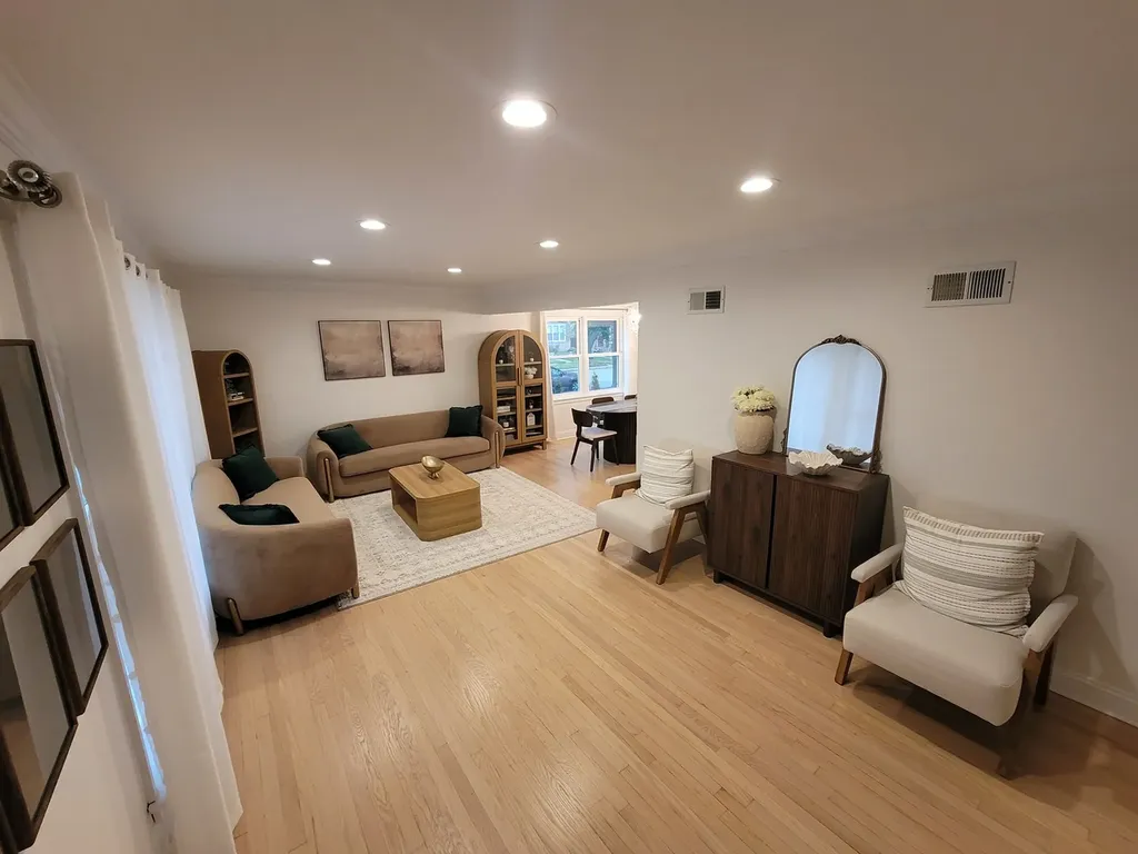 6156 North Kedvale Avenue Chicago IL 60646