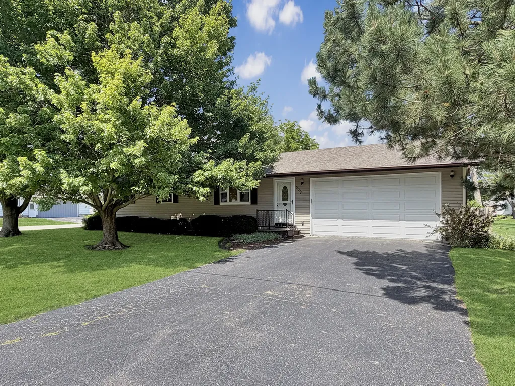 309 Maple Avenue Forreston IL 61030