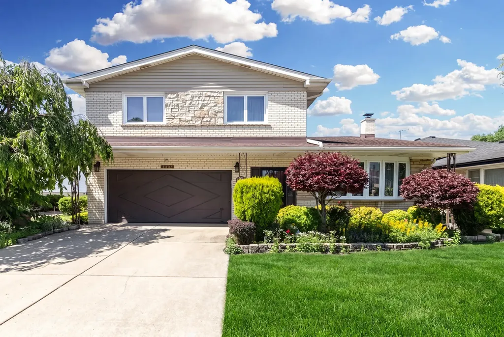 8432 West Amelia Drive Niles IL 60714