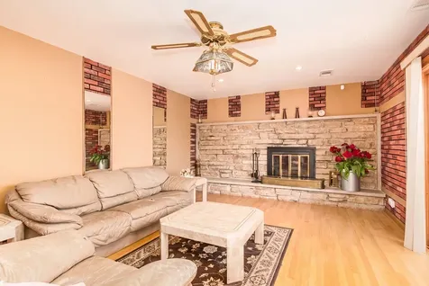 8432 West Amelia Drive Niles IL 60714