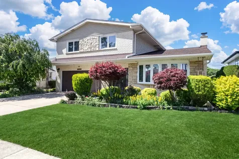 8432 West Amelia Drive Niles IL 60714