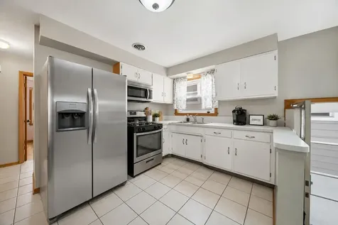 8303 44TH Street Lyons IL 60534