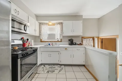 8303 44TH Street Lyons IL 60534