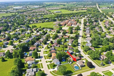 198 South Driftwood Trail Mchenry IL 60050