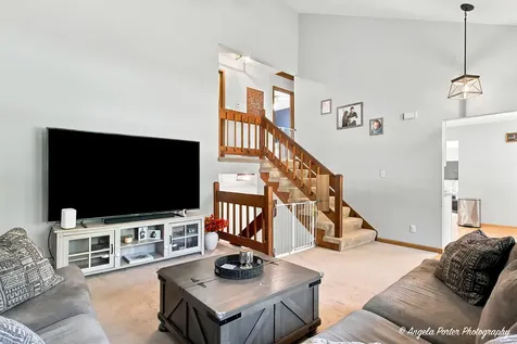 198 South Driftwood Trail Mchenry IL 60050