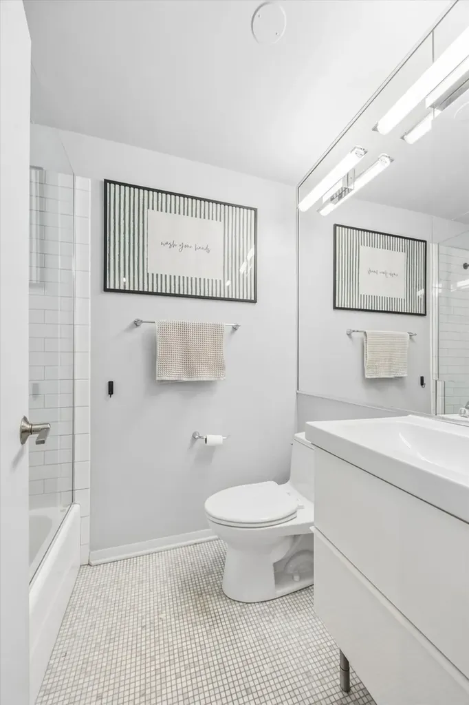 555 West Cornelia Avenue Chicago IL 60657
