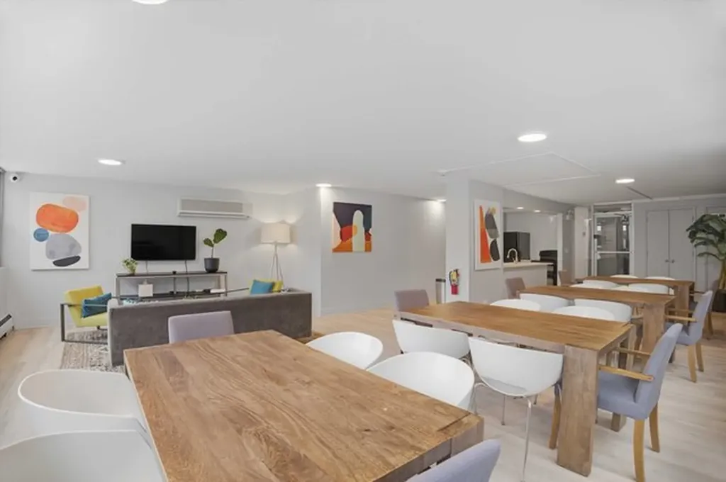 555 West Cornelia Avenue Chicago IL 60657