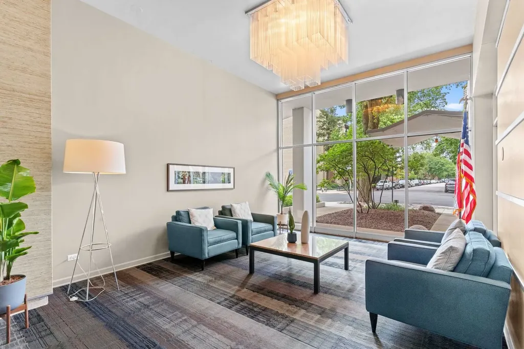 555 West Cornelia Avenue Chicago IL 60657
