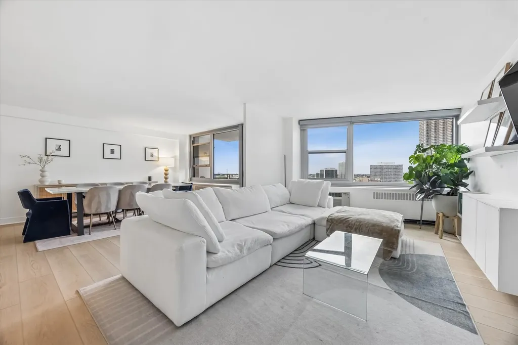 555 West Cornelia Avenue Chicago IL 60657