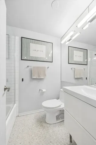 555 West Cornelia Avenue Chicago IL 60657