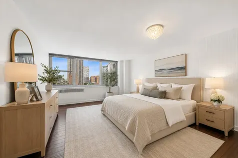 555 West Cornelia Avenue Chicago IL 60657