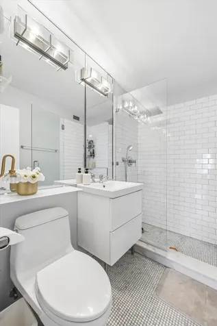 555 West Cornelia Avenue Chicago IL 60657