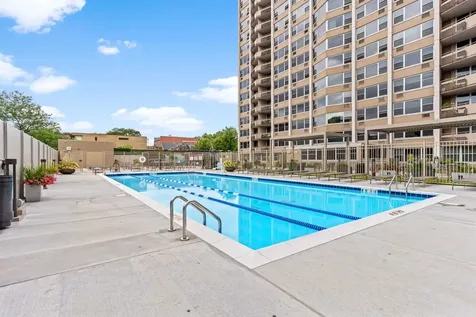 555 West Cornelia Avenue Chicago IL 60657