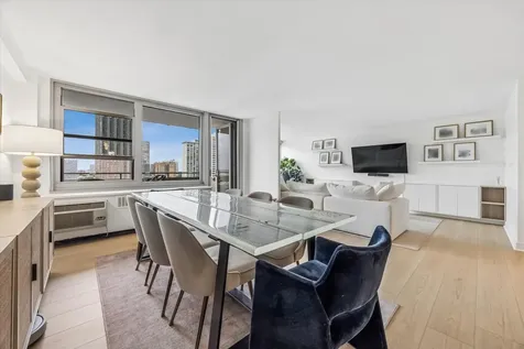555 West Cornelia Avenue Chicago IL 60657
