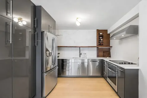 555 West Cornelia Avenue Chicago IL 60657
