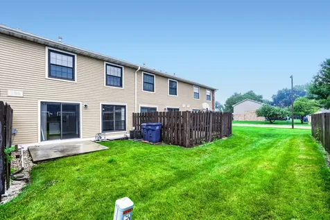 4132 Brentwood Lane Waukegan IL 60087