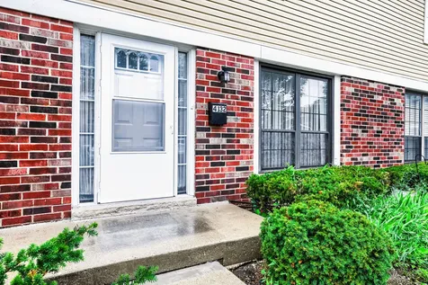 4132 Brentwood Lane Waukegan IL 60087