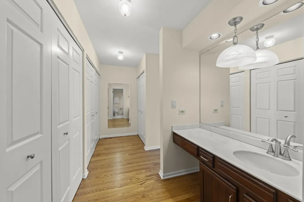 1969 Wexford Circle Wheaton IL 60189
