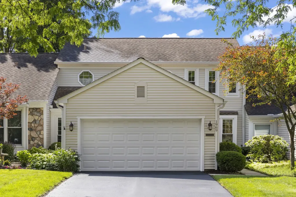 1969 Wexford Circle Wheaton IL 60189