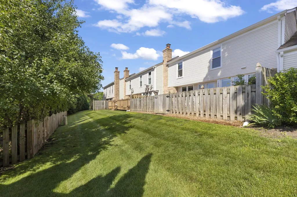 1969 Wexford Circle Wheaton IL 60189