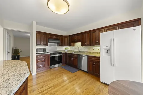 1969 Wexford Circle Wheaton IL 60189