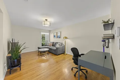 1969 Wexford Circle Wheaton IL 60189