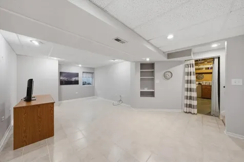 7770 Bristol Park Drive Tinley Park IL 60477
