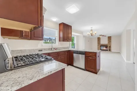 1906 Armwood Lane Mundelein IL 60060