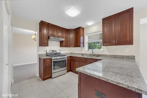 1906 Armwood Lane Mundelein IL 60060