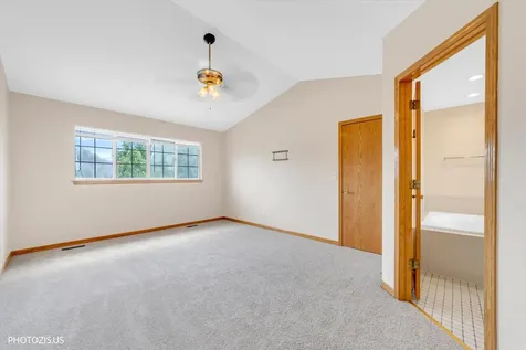 1906 Armwood Lane Mundelein IL 60060