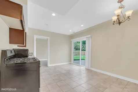1906 Armwood Lane Mundelein IL 60060
