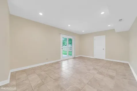 1906 Armwood Lane Mundelein IL 60060