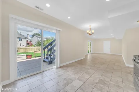 1906 Armwood Lane Mundelein IL 60060