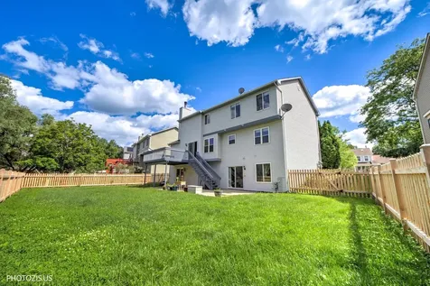 1906 Armwood Lane Mundelein IL 60060