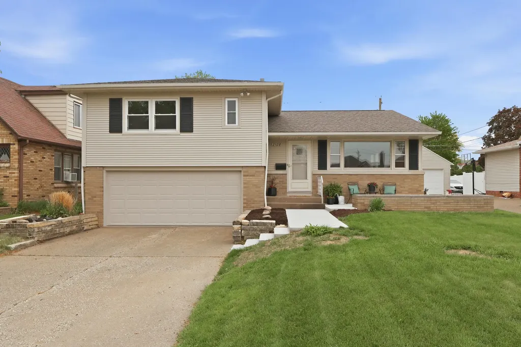 2528 28TH Street Moline IL 61265