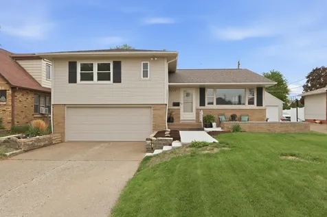 2528 28TH Street Moline IL 61265