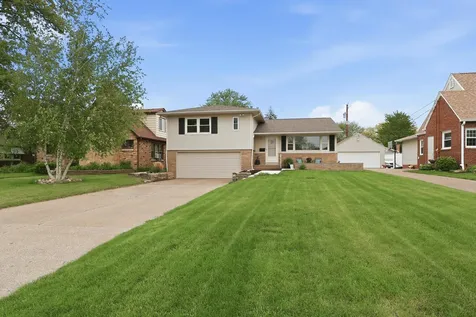 2528 28TH Street Moline IL 61265