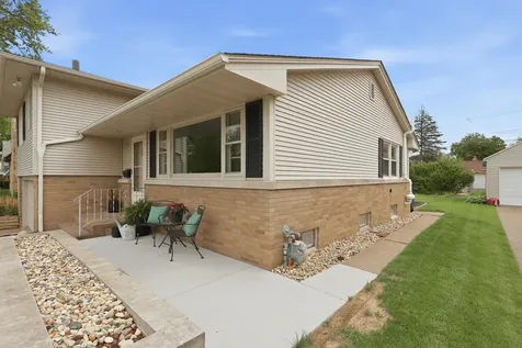 2528 28TH Street Moline IL 61265