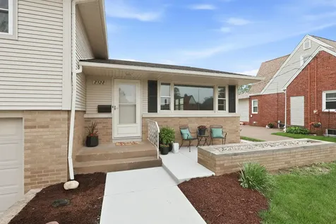 2528 28TH Street Moline IL 61265