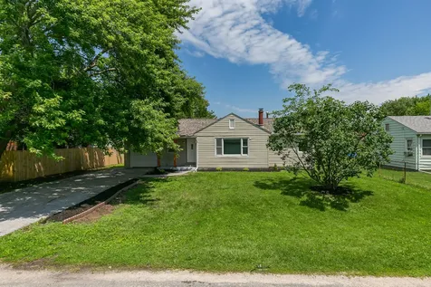 307 33RD Avenue East Moline IL 61244