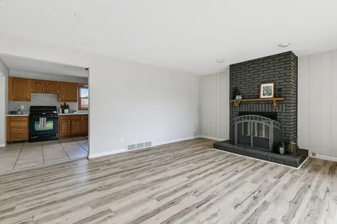 307 33RD Avenue East Moline IL 61244