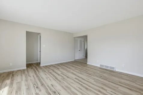 307 33RD Avenue East Moline IL 61244