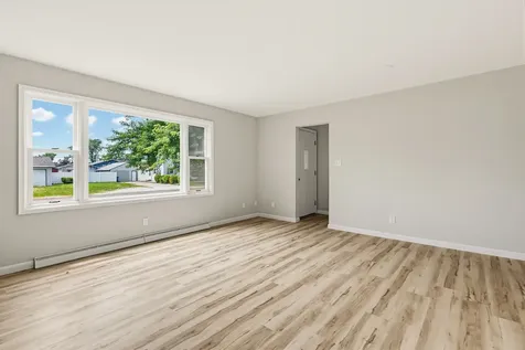 307 33RD Avenue East Moline IL 61244