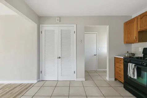 307 33RD Avenue East Moline IL 61244