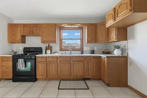 307 33RD Avenue East Moline IL 61244