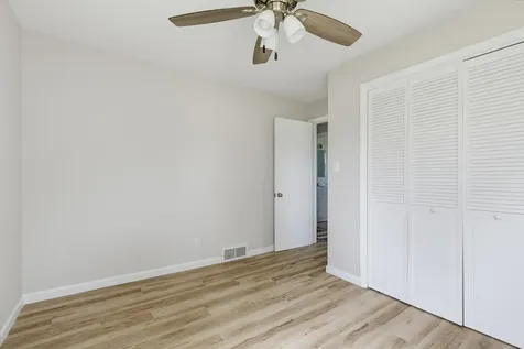 307 33RD Avenue East Moline IL 61244