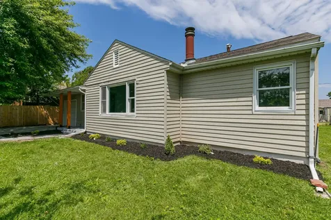 307 33RD Avenue East Moline IL 61244