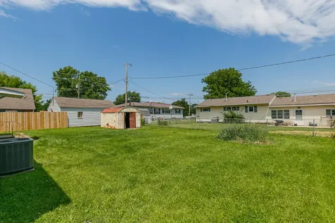 307 33RD Avenue East Moline IL 61244
